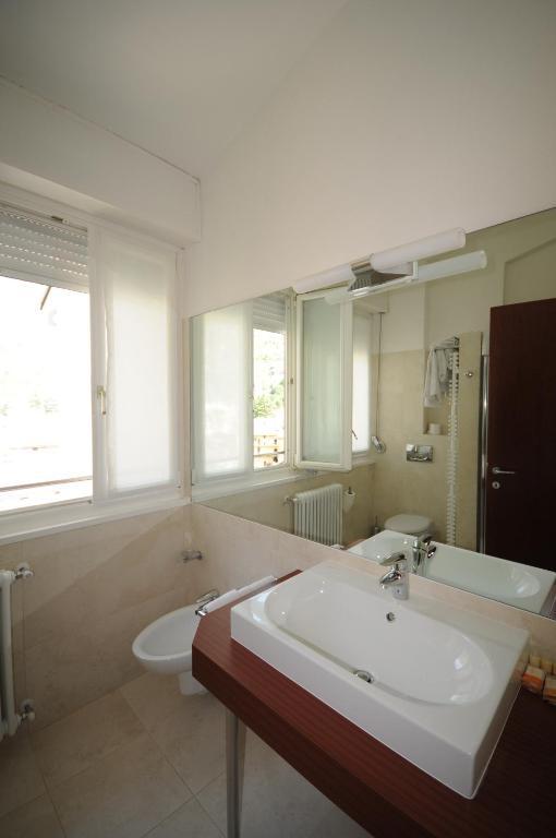 Hotel Conradi Chiavenna Szoba fotó